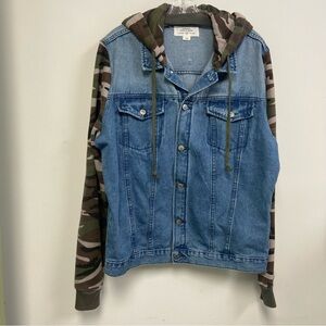 URBAN HERITAGE - Men’s Denim Jacket with Camo Hoodie and Sleeves
